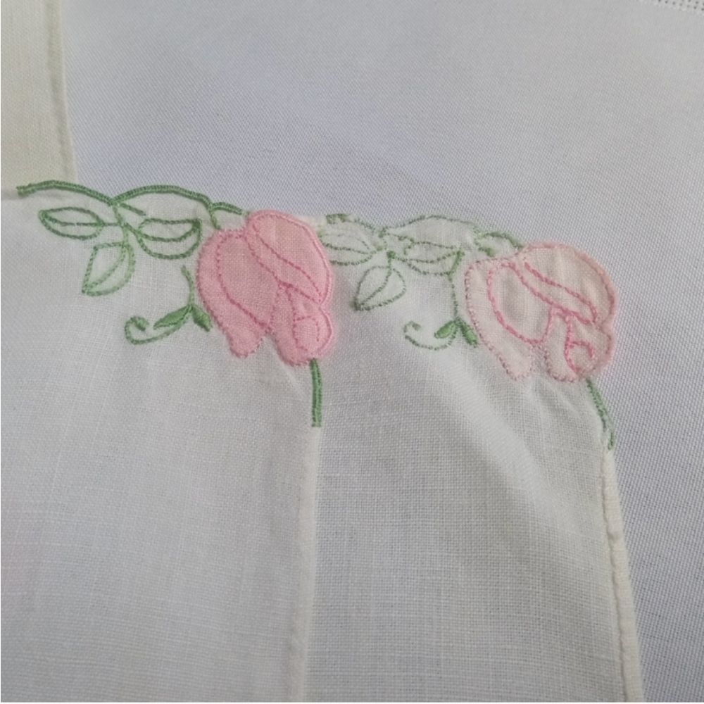 Vtg rose embroidery napkins - Picture 5 of 14